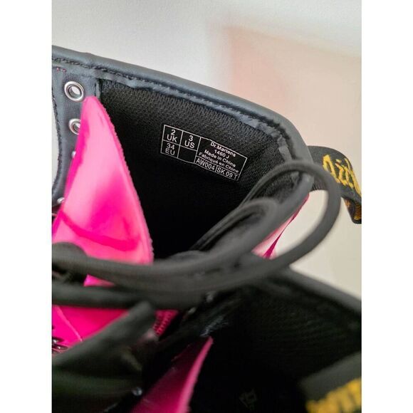 Dr. Marten girls hot pink patent leather boot US 3 - Picture 4 of 9